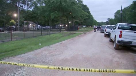 5 killed in ‘execution style’ mass shooting in Texas, suspect on the run
